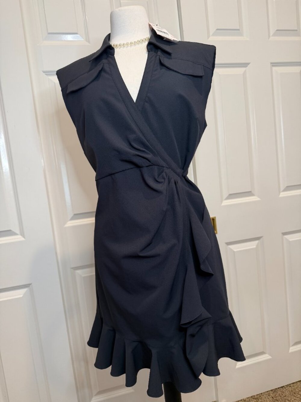 Cinq a Sept Black Sleeveless Wrap Dress Size "8" NWT - Picture 10 of 11